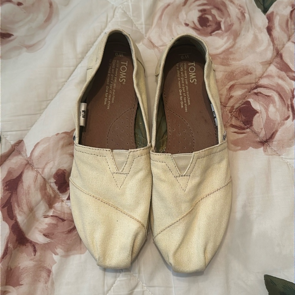 Toms Shoes